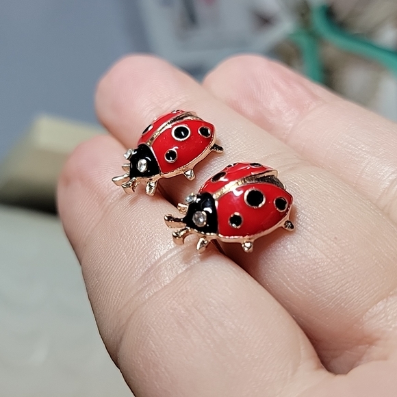 Ladybug Stud Earrings, crystal eyes - Picture 5 of 6